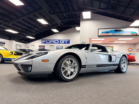 Used 2005 Ford GT RWD image 33