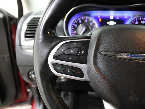 Used 2019 Chrysler 300 Touring w/ Sport Appearance Package image 10