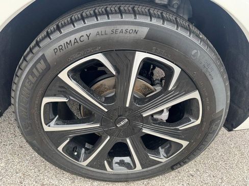 Certified 2024 Lincoln Nautilus Reserve image 27