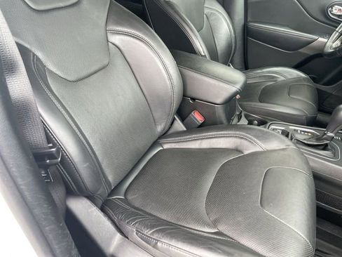 Used 2021 Jeep Cherokee Latitude Lux w/ Comfort/Convenience Group image 23