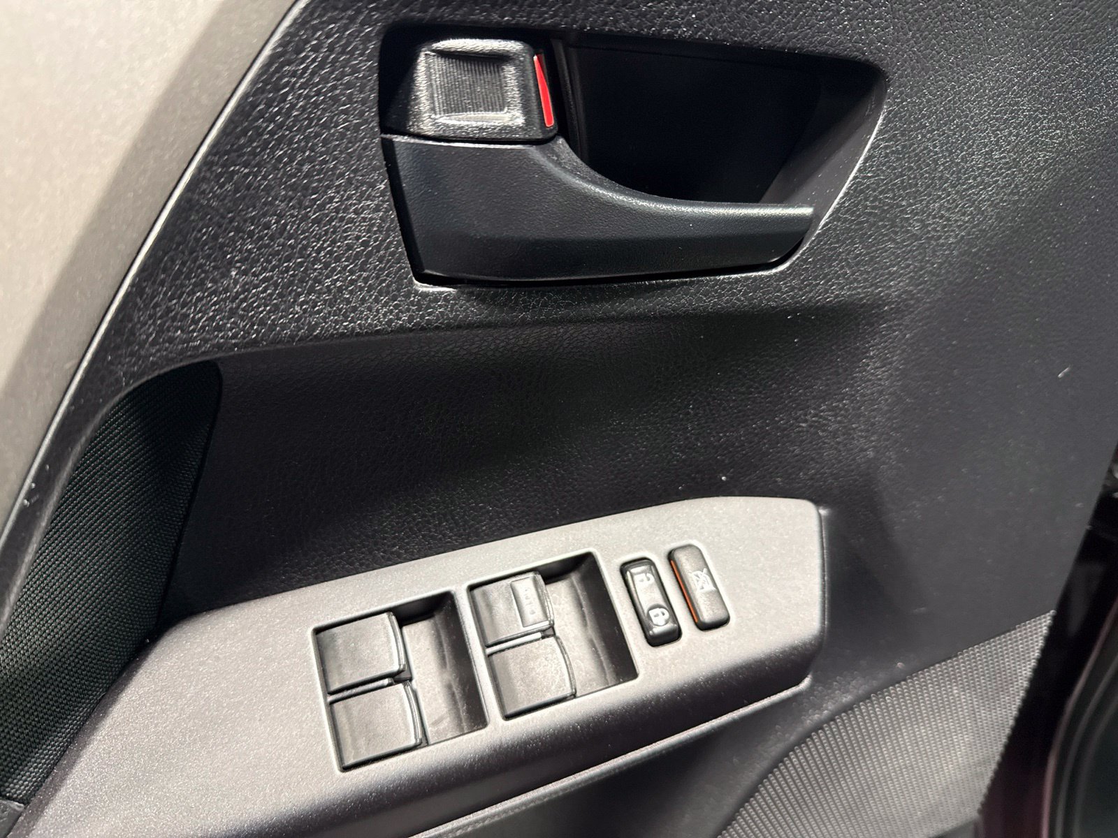 Used 2017 Toyota RAV4 LE AWD/4WD image 23