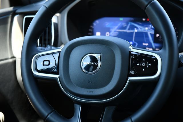 Used 2026 Volvo XC60 B5 Plus AWD/4WD image 18