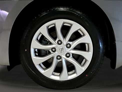 Used 2018 Nissan Sentra SV image 33