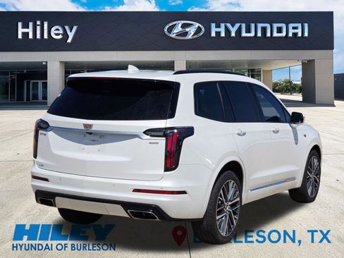 Used 2023 Cadillac XT6 Sport w/ Technology Package AWD/4WD image 4