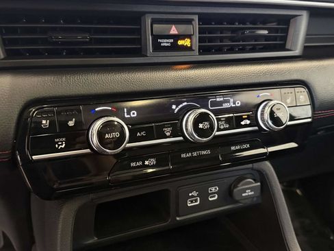 Used 2025 Honda Pilot Black Edition image 29
