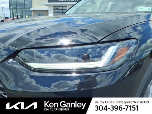 Used 2023 Honda HR-V LX image 9