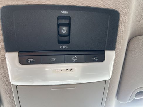 Used 2022 Nissan Altima 2.5 SV w/ SV Premium Package image 21