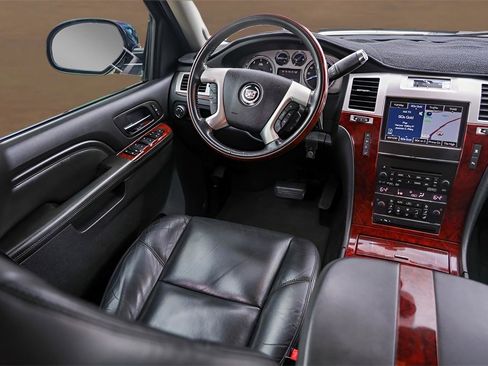 Used 2011 Cadillac Escalade EXT Luxury image 24