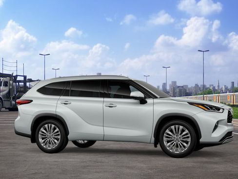 New 2026 Toyota Highlander Platinum image 13