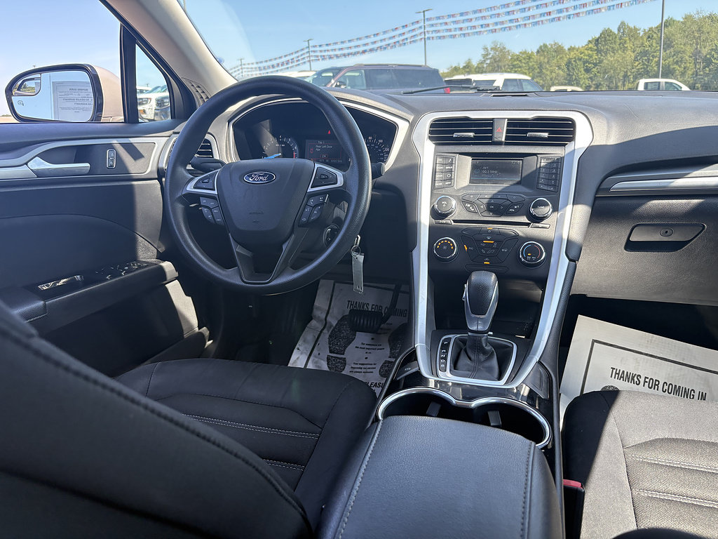 Used 2015 Ford Fusion SE FWD image 24