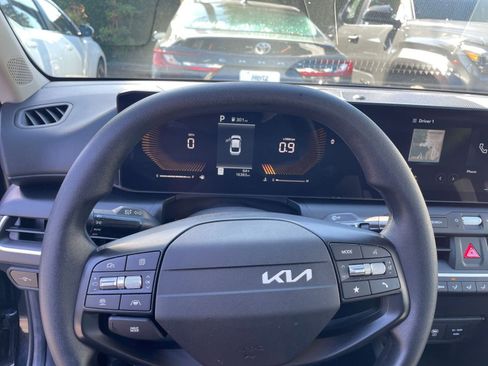 Used 2025 Kia K4 LXS image 27