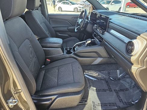 Used 2023 Chevrolet Colorado LT w/ LT Convenience Package image 18