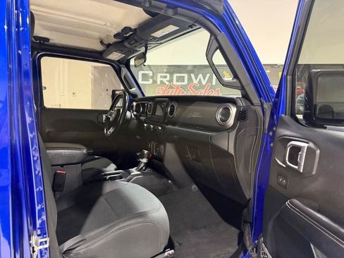 Used 2020 Jeep Wrangler Unlimited Sahara AWD/4WD image 16