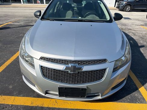 Used 2014 Chevrolet Cruze LS FWD image 2