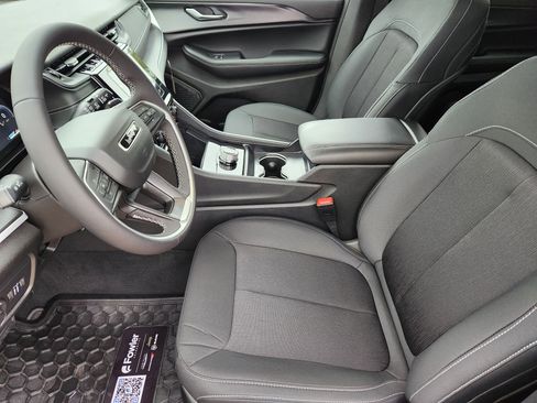 New 2025 Jeep Grand Cherokee L Laredo image 11