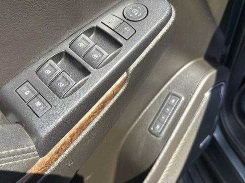 Used 2019 Chevrolet Suburban LT AWD/4WD image 8