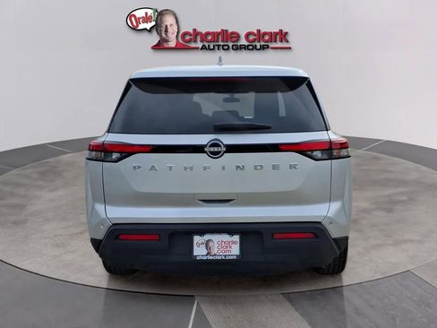Used 2022 Nissan Pathfinder S FWD image 5