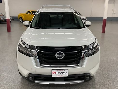 Used 2024 Nissan Pathfinder SL image 2