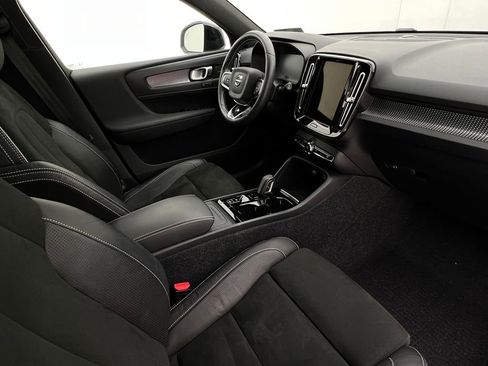 Used 2021 Volvo XC40 T5 R-Design image 18