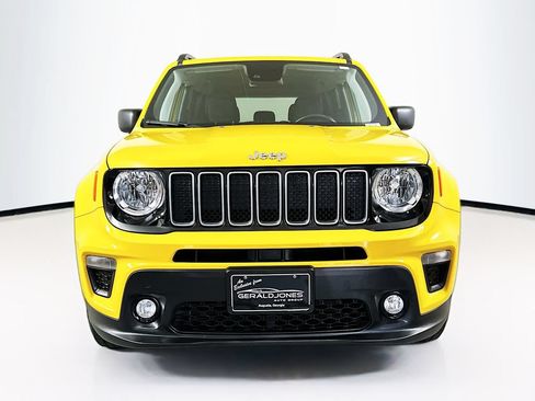 Used 2023 Jeep Renegade Latitude w/ Premium Group AWD/4WD image 5