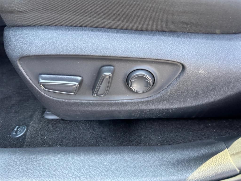 Used 2025 Toyota RAV4 XLE w/ Convenience Package FWD image 16