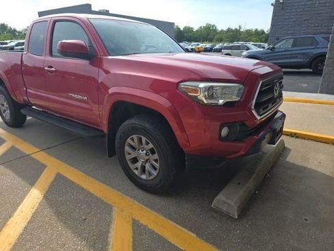 Used 2016 Toyota Tacoma SR5 RWD image 3