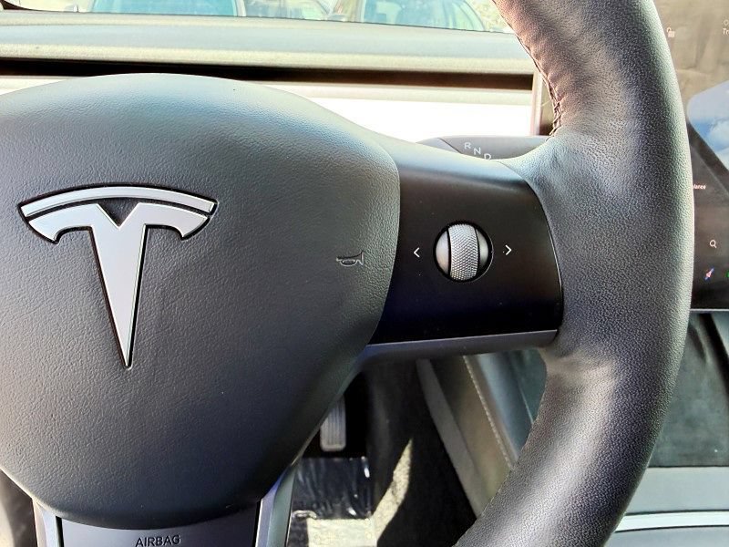Used 2021 Tesla Model Y Long Range AWD/4WD image 34