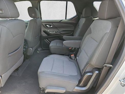 Used 2022 Chevrolet Traverse LT FWD image 25