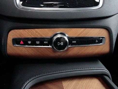 Certified 2025 Volvo XC90 B6 Plus w/ Protection Package Premier image 19