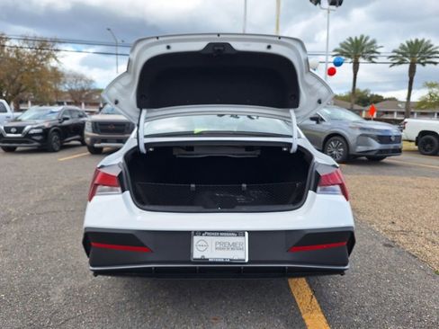 Used 2026 Hyundai Elantra SE image 24