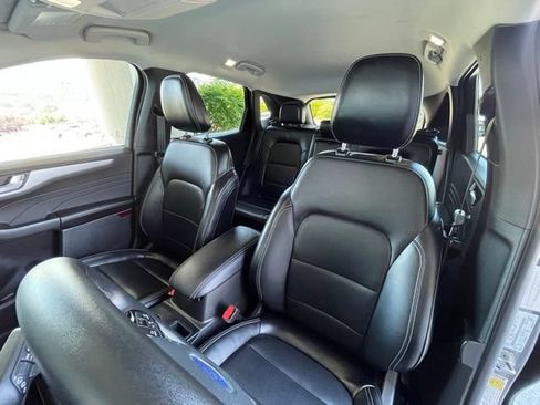 Certified 2025 Ford Escape Platinum AWD/4WD image 17