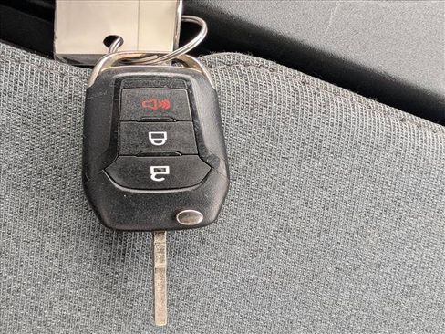 Used 2022 Ford F150 XLT image 32