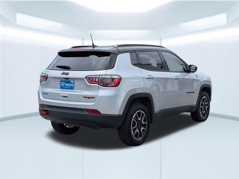 Used 2024 Jeep Compass Trailhawk AWD/4WD image 6
