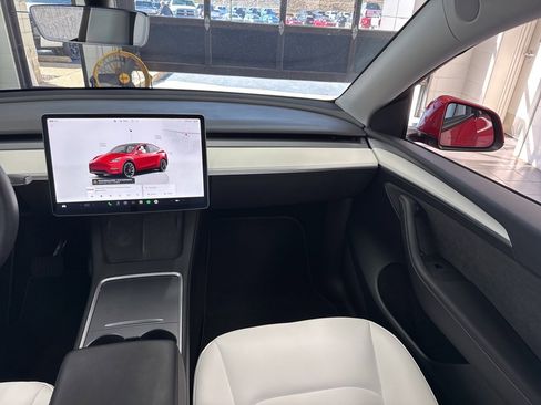 Used 2022 Tesla Model Y Long Range image 50