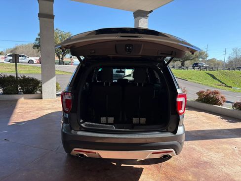 Used 2016 Ford Explorer XLT w/ Equipment Group 202A AWD/4WD image 25