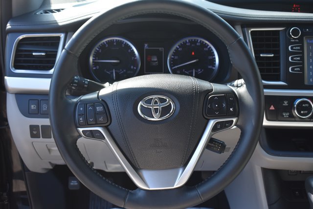 Used 2018 Toyota Highlander XLE FWD image 22