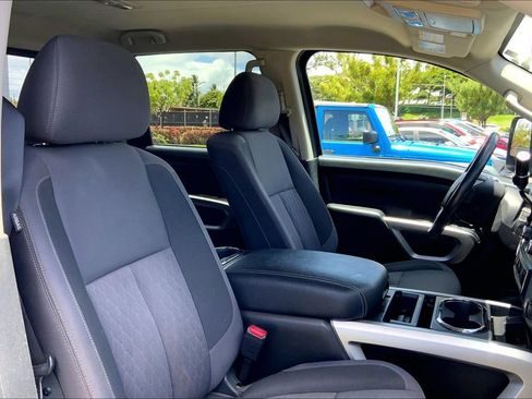Used 2020 Nissan Titan SV w/ SV Convenience Package RWD image 7