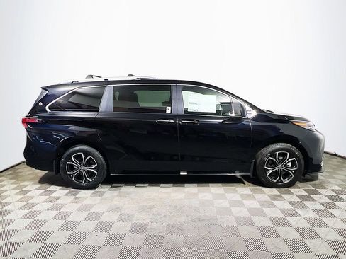 New 2026 Toyota Sienna Platinum AWD/4WD image 9