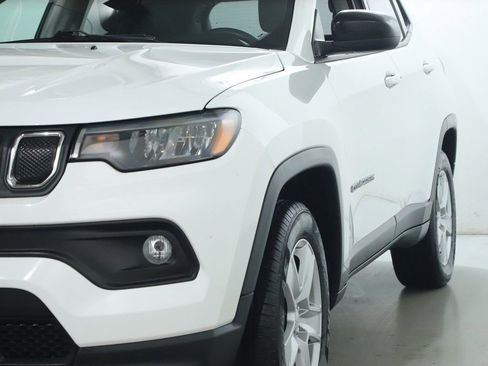 Used 2022 Jeep Compass Latitude AWD/4WD image 5