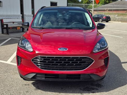 Used 2022 Ford Escape SE w/ SE Sport Appearance Package image 8
