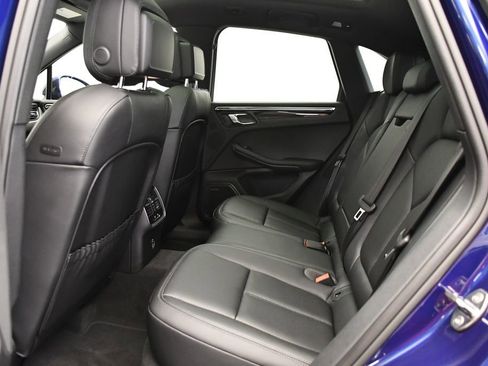 Certified 2025 Porsche Macan AWD/4WD image 43
