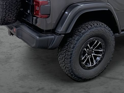 New 2025 Jeep Wrangler Unlimited Rubicon w/ XTREMEE 35" Tire Package image 12