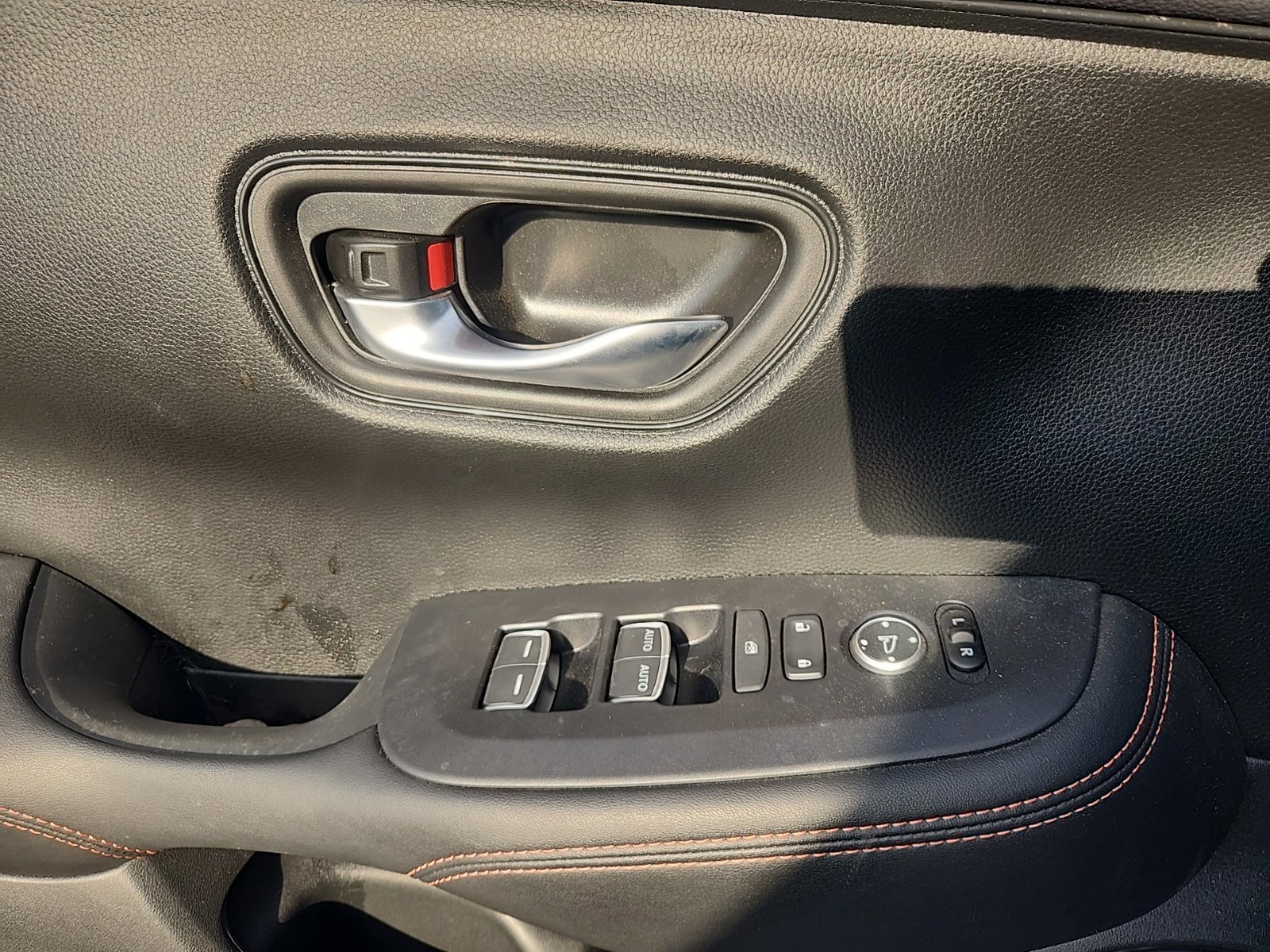 Used 2025 Honda HR-V Sport image 15