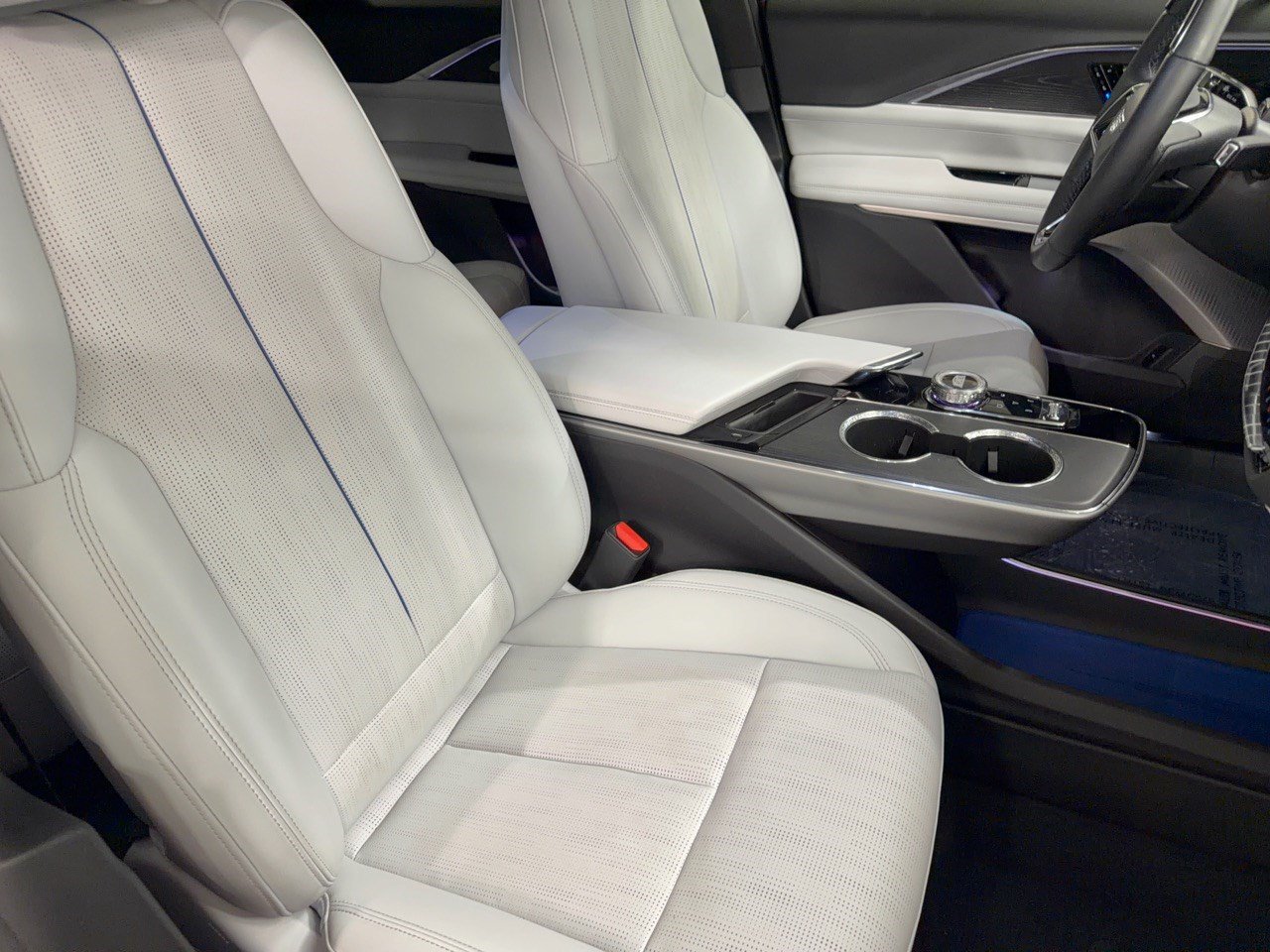 Certified 2024 Cadillac Lyriq Sport w/ LPO, Floor Liner Package AWD/4WD image 30