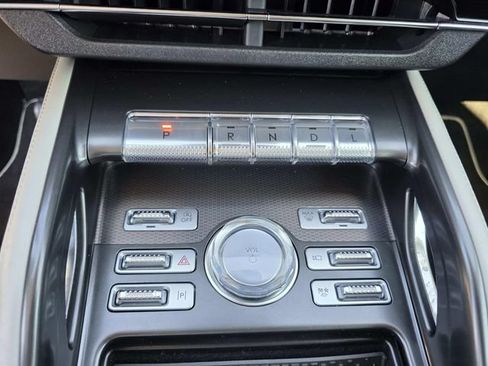 Certified 2025 Lincoln Nautilus Premier AWD/4WD image 11