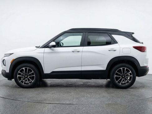 Used 2025 Chevrolet TrailBlazer LT FWD image 5