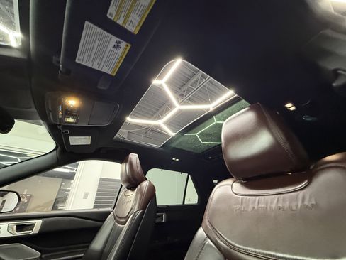 Used 2020 Ford Explorer Platinum image 14