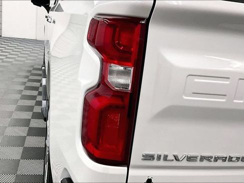 Used 2024 Chevrolet Silverado 1500 High Country w/ High Country Premium Package AWD/4WD image 37