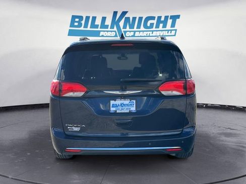Used 2017 Chrysler Pacifica Touring-L Plus image 4
