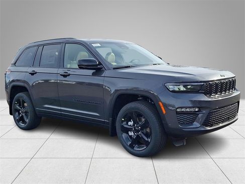 New 2025 Jeep Grand Cherokee Limited w/ Luxury Tech Group II image 3